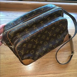🤎LOUIS VUITTON🤎Authentic Nile Crossbody***Re-Posh